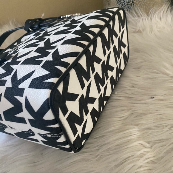 New Michael Kors jet set carryall xs tote convertible crossbody bag - Picture 4 of 13